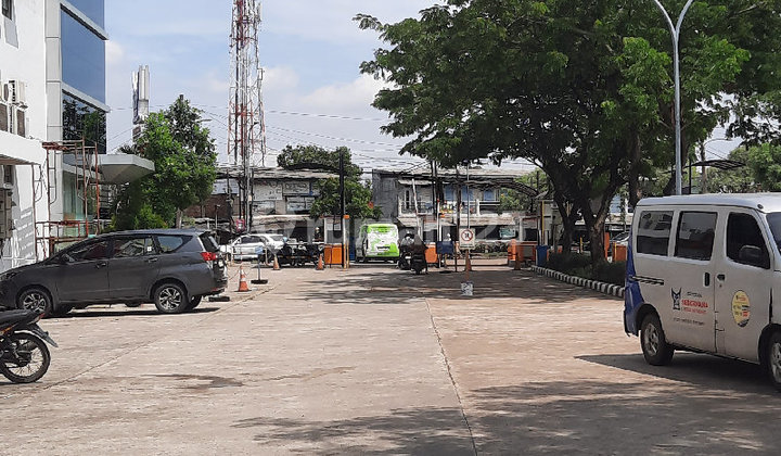 3-Storey Shophouse in CBD Betos, East Bekasi S9365 2