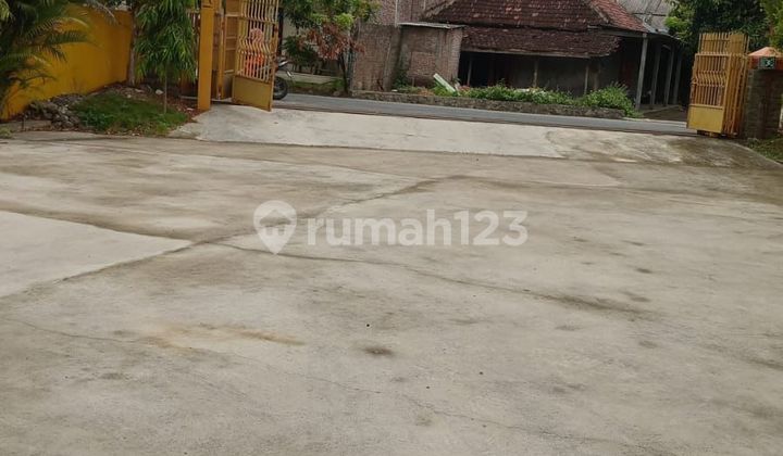 Ready-to-Use Commercial Building for Business in Jatikusuman