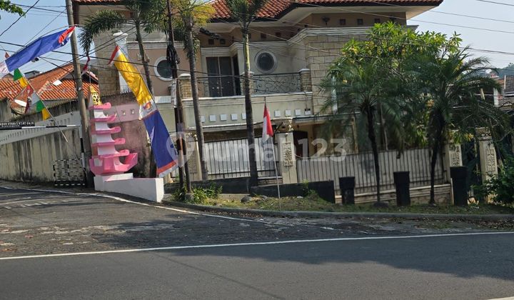 Rumah Besar Strategis Siap Huni di Abdulrahman Saleh 2