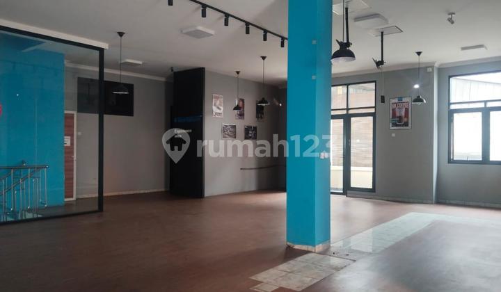 Nice 4-Story Shop House on Mataram Street, South Semarang 2