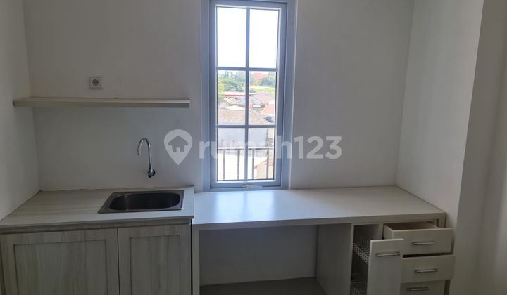 Premium Ready-to-Occupy Fully Furnished Apartment in Paltrow Tembalang 2