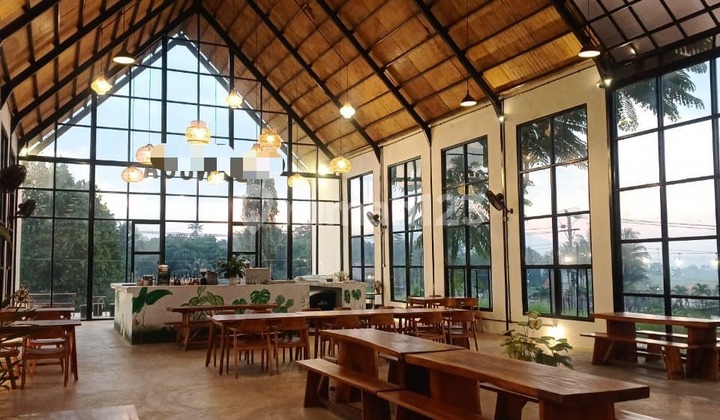 Restaurant + Cafe on Jl Raya Salatiga-Ambarawa