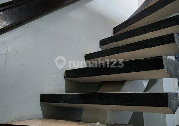 Rumah Semi Furnished Eksklusif Siap Huni di Jalan Bukit Ganda 2