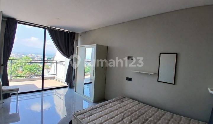 Rumah Eksklusif Full Furnished Siap Huni di Bukit Kumala 2