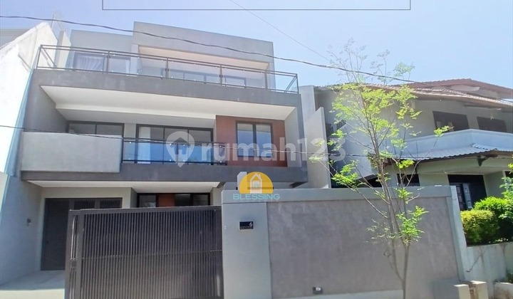 Rumah Eksklusif Full Furnished Siap Huni di Bukit Kumala 1