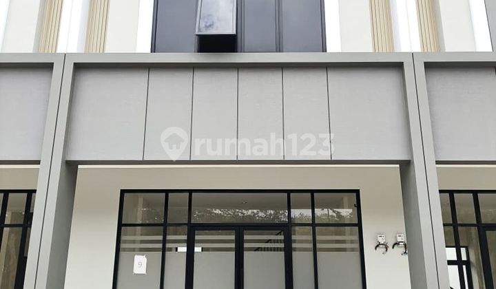 2-Story Shop House Ready for Use, Suitable for Business in Victoria Square 2