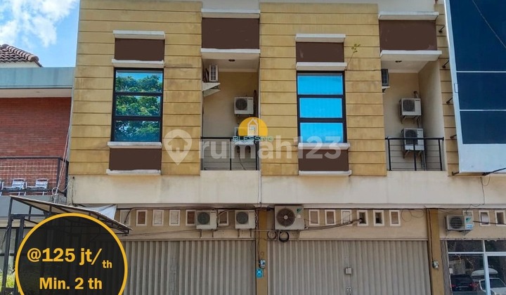 Good and ready-to-use shophouse for rent on Jl Mulawarman. 1