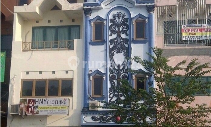 Strategic Shop House with Easy Access in Daan Mogot, Kalideres, West Jakarta