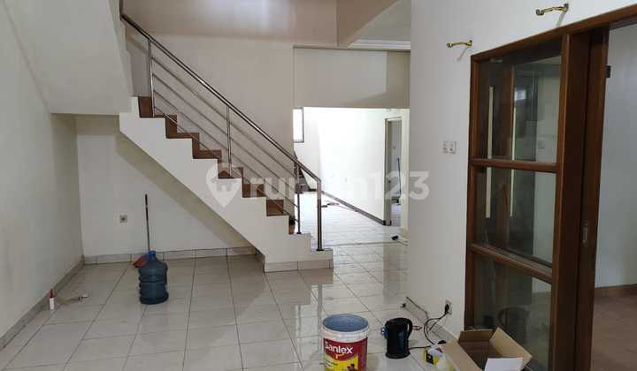Disewakan Rumah 2 Lantai Siap Huni Di Sadang Serang – Cikutra, Lokasi Strategis & Nyaman! 2