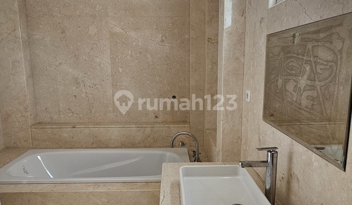 Beautiful House For Sale In Taman Beverly Golf Karawaci 2