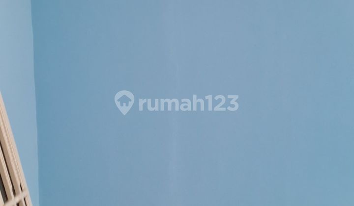 Dijual Rumah 2 Lantai Minimalis Murah Cocok untuk Keluarga Kecil Lokasi Strategis di Cipanas