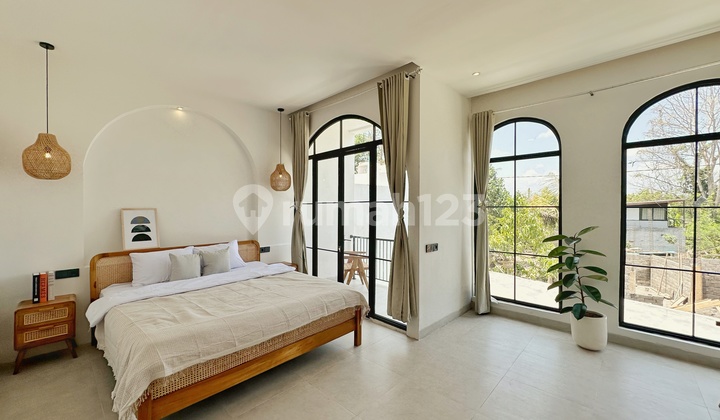 (ARI1036) Elegant Brand New Mediterranean Sanctuary