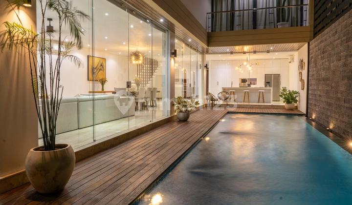 (ARI1052) Modern Elegance Meets Luxury in this Strategically Located Berawa Villa