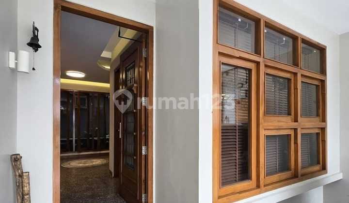 Rumah Kolam Renang Di Rawamangun Siap Huni