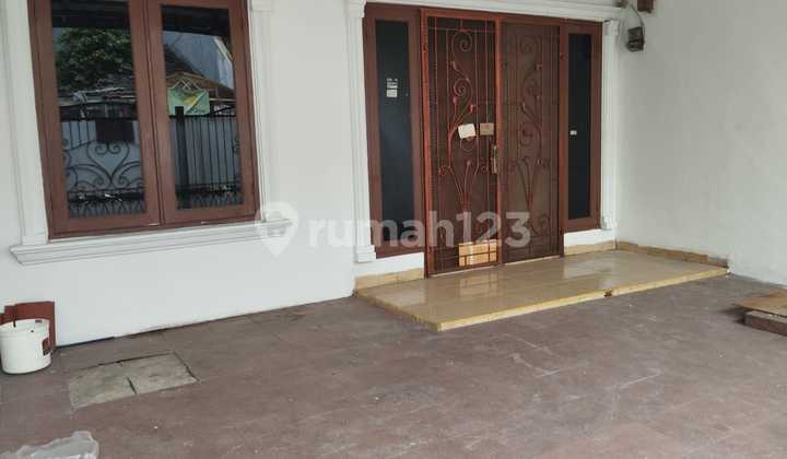 Sewa Cepat Rumah Rapi 1.5Lantai di Kopyor Barat 2