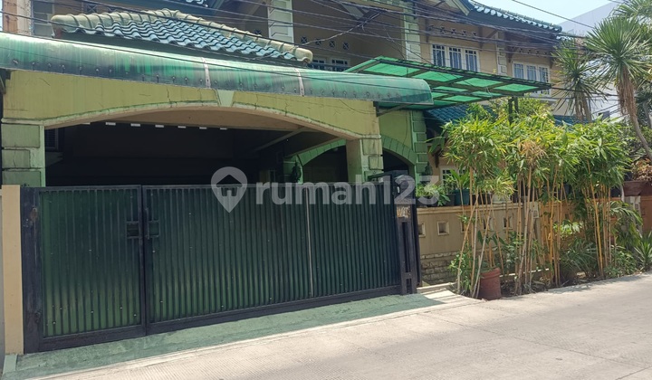 Rumah Bagus Besar Letak Di Hoek Kelapa Gading