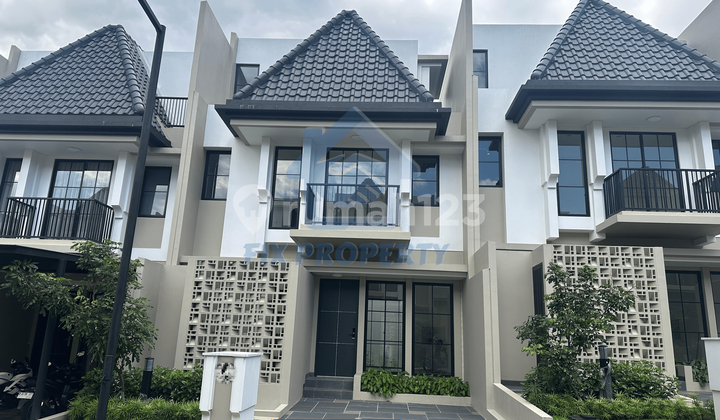 Rumah Attic 3 Lantai di Sewakan Dikawasan Summarecon
