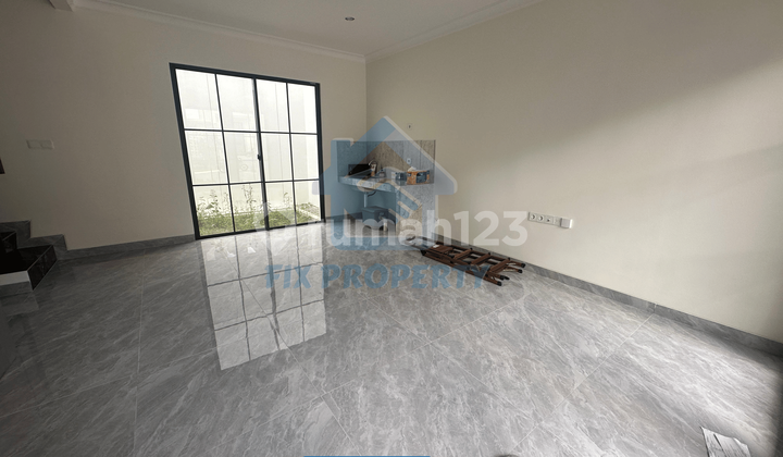 3-Story Attic House for Rent in Summarecon Area 2