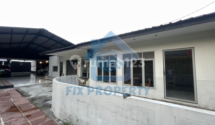 Shophouse on Jalan Radar Auri with Extensive Parking Area 2