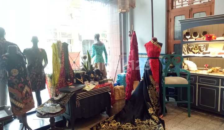 Aesthetic Business Space in the Batik Tourism Area Business-Space Aesthetic Business Space in the Batik Tourism Area Business-Space