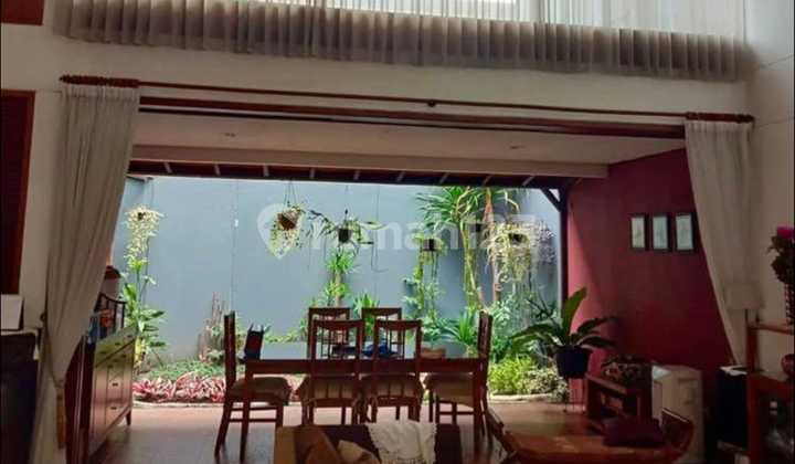 Rumah 2 Lantai Nyaman Keren di Setra Duta Bandung