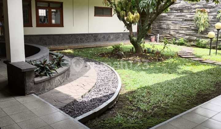 Rumah Classic Nyaman Terawat di Sayap Riau Bandung