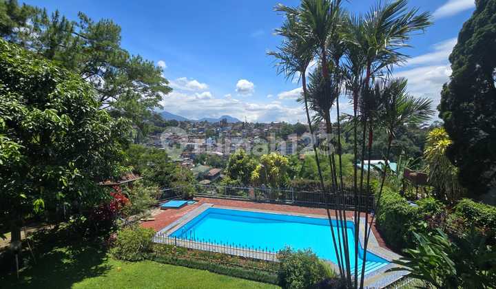 Rumah Mewah 2 Lantai Asri dan Nyaman di Ciumbuleuit Bandung
