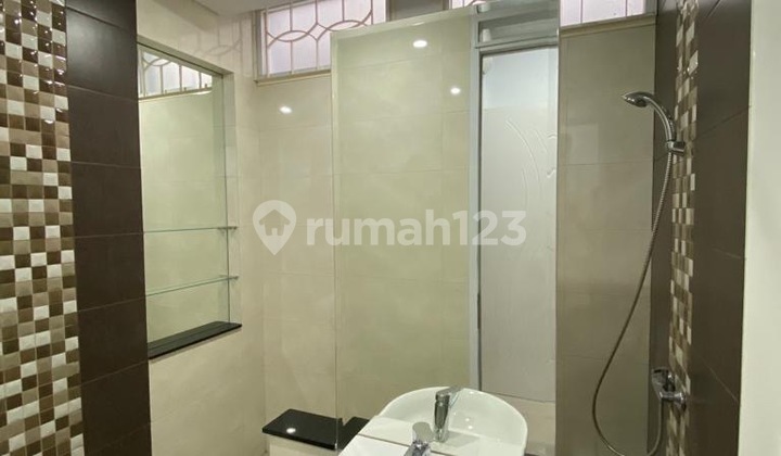 rumah modern minimalis baru lokasi Mainroad Ciumbuleuit, Bandung 2