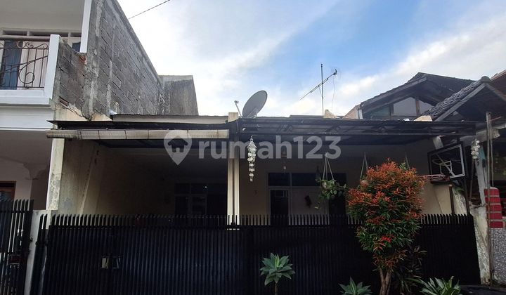 Rumah aman nyaman harga bawah pasar Di daerah Antapani 
