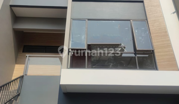 rumah baru, terseia 3 unit lingkungan elit Setra duta, Bandung  1