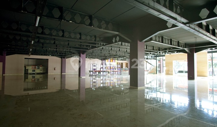 Ready-to-use luxury building in Cimahi area, Cimindi Mainroad. Ready-to-use luxury building in Cimahi area, Cimindi Mainroad.