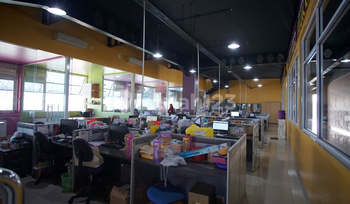 Ready-to-use luxury building in Cimahi area, Cimindi Mainroad. Ready-to-use luxury building in Cimahi area, Cimindi Mainroad.