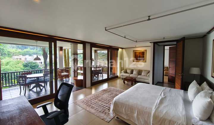 Rumah Keren Nyaman Asri dengan Konsep Villa Ubud di Ciumbuleuit Bandung