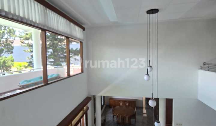 Rumah Mewah 2 Lantai Asri dan Nyaman di Ciumbuleuit Bandung 2
