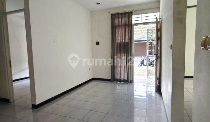 Cool Modern Minimalist House in Taman Kopo Indah 5 Bandung 2
