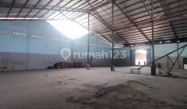 Gudang Luas Strategis di Cibolerang Bandung