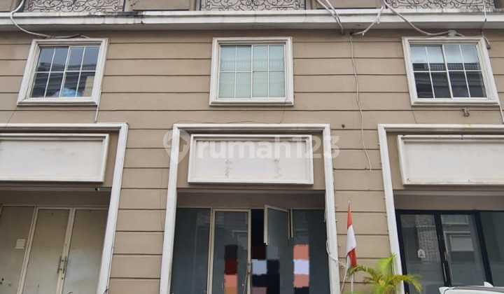 Ready-to-Occupy 4-Story CBD Shop House in Green Lake Cipondoh, Tangerang 1
