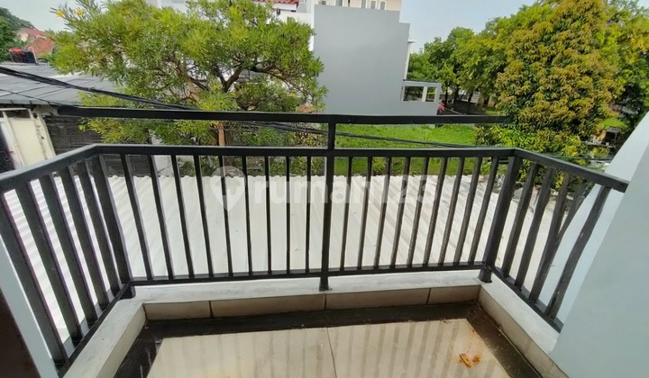 Rumah Rapih Siap Huni di Taman Villa Meruya Jakarta Barat 2