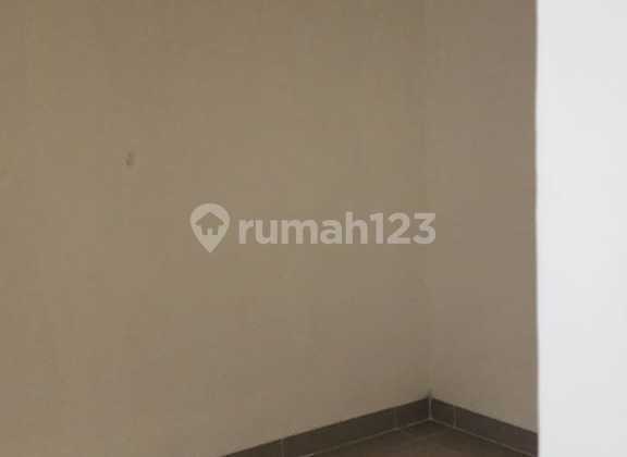 Neat and Move-in Ready House in Alam Sutera, Tangerang 2