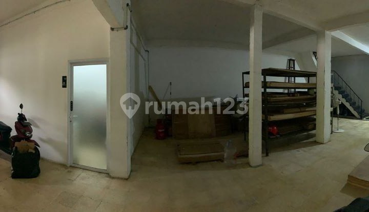 Disewakan Rumah Usaha 2 ½ Lantai Di Klender Jakarta Timur
