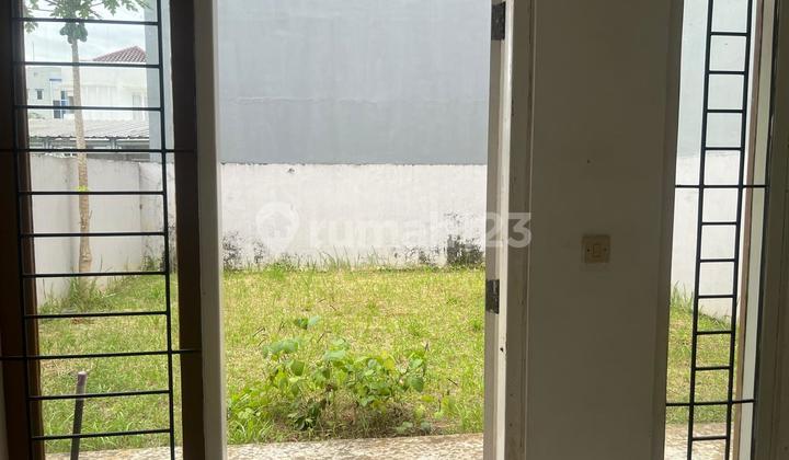 Rumah Semi Furnished Dengan Tanah Belakang Luas Di Metland Puri 2