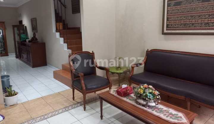 Strategic Boarding House Investment in Kebon Jeruk – 8 Rooms, Monthly Income, SHM 2