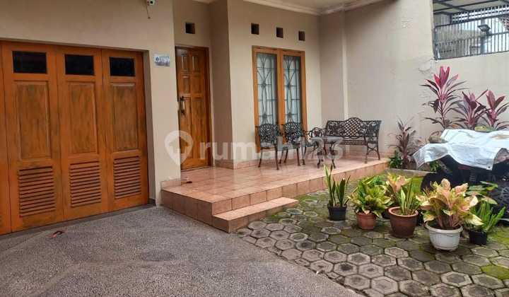 Investasi Kost Strategis Kebon Jeruk – 8 Kamar, Income Bulanan, Shm