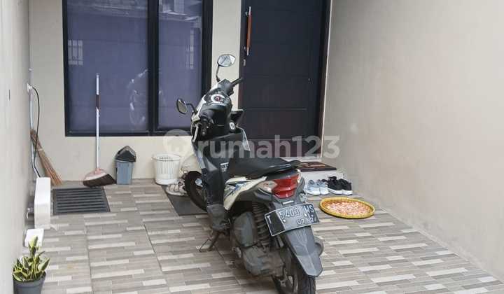 Hunian Nyaman 3 Lantai Dengan Garasi Dan Carport Di Kebon Jeruk – Jakarta Barat