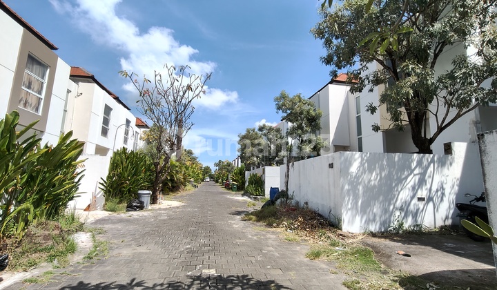 Rumah Semi Villa di Kerobokan Dekat Seminyak Bali Rumah Semi Villa di Kerobokan Dekat Seminyak Bali