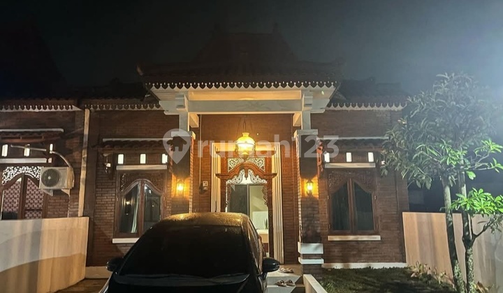 Beautiful House with a Unique and Comfortable Javanese Classic Architectural Nuance in Yogyakarta Beautiful House with a Unique and Comfortable Javanese Classic Architectural Nuance in Yogyakarta