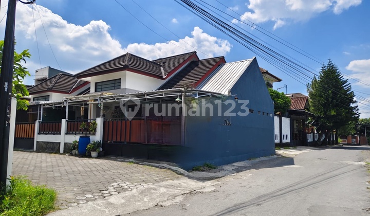 Hook House in Residential Area with Scenic Rice Field Views, Fresh, Cool, and Comfortable, For Quick Sale 2