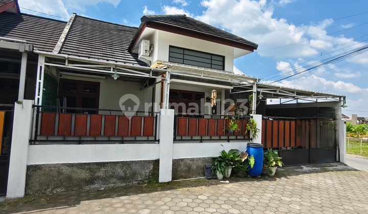 Rumah Hook Diarea Perumahan dengan Pemandangan Hamparan Sawah yang Asri Sejuk dan Nyaman Dijual Cepat