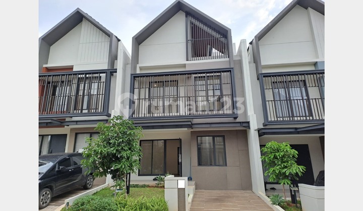 Termurah Rumah Dekat Club House di Cluster Leonora Gading Serpong, Tangerang