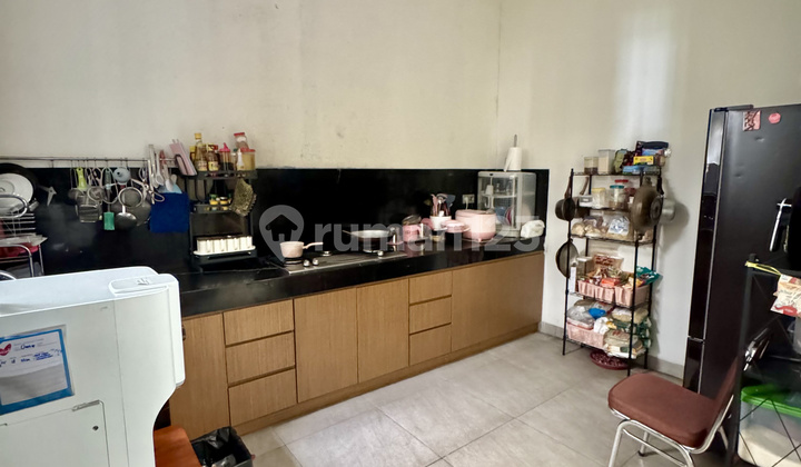 Nice Full Marble Semi Furnished Corner House in De Latinos BSD City, South Tangerang 2